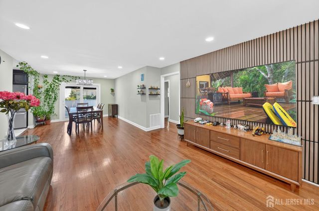 59 Eden Avenue, Edison, NJ 08817