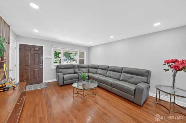 59 Eden Avenue, Edison, NJ 08817