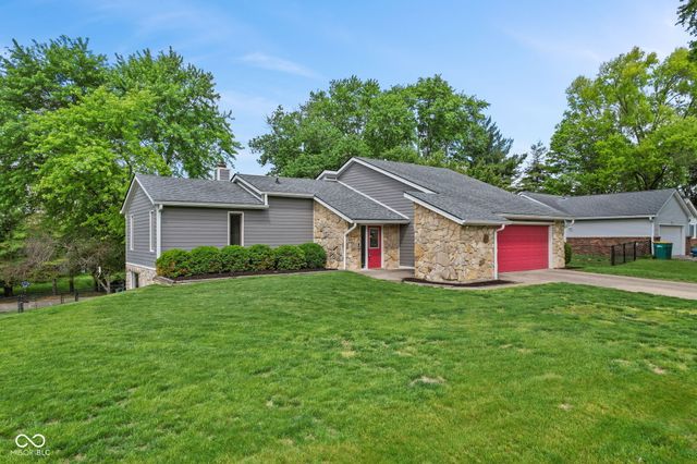 5974 Oak Hill West Drive, Plainfield, IN 46168