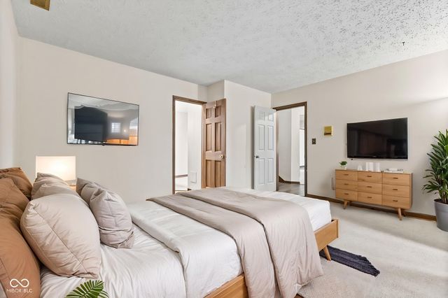 5974 Oak Hill West Drive, Plainfield, IN 46168