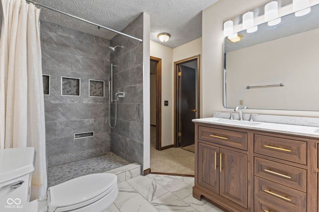 5974 Oak Hill West Drive, Plainfield, IN 46168