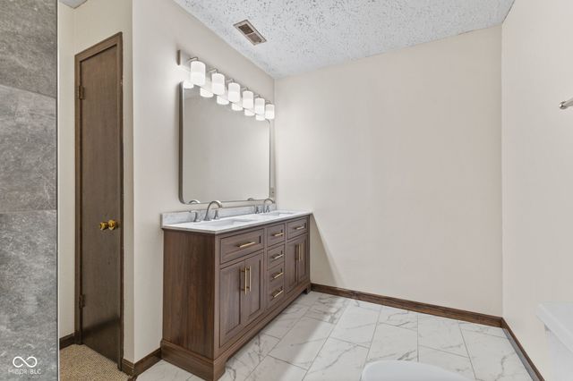 5974 Oak Hill West Drive, Plainfield, IN 46168