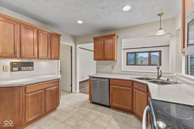 5974 Oak Hill West Drive, Plainfield, IN 46168