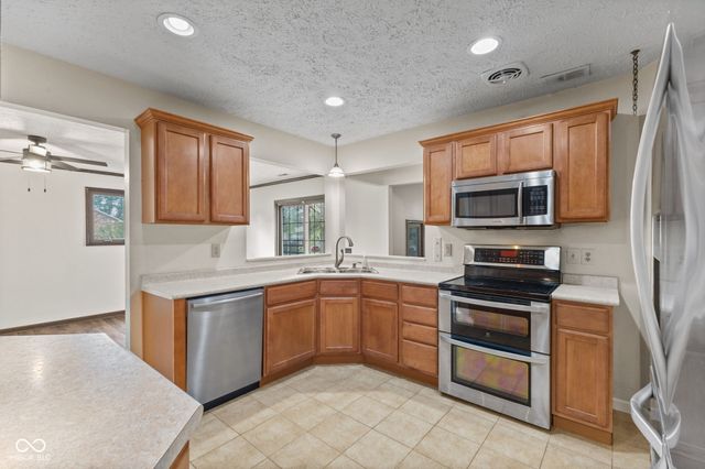 5974 Oak Hill West Drive, Plainfield, IN 46168