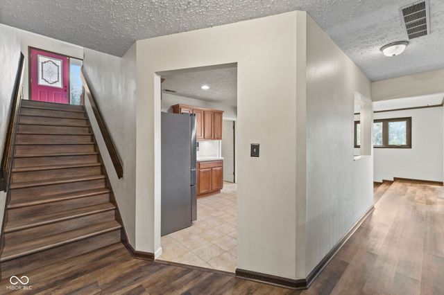 5974 Oak Hill West Drive, Plainfield, IN 46168