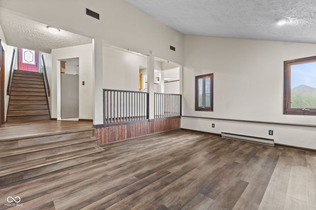 5974 Oak Hill West Drive, Plainfield, IN 46168