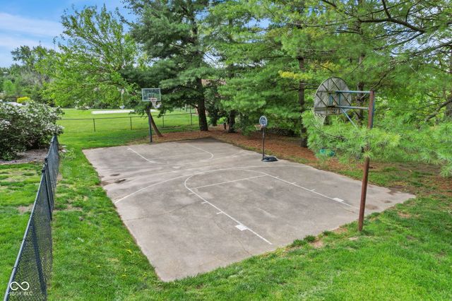5974 Oak Hill West Drive, Plainfield, IN 46168