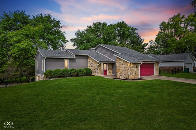 5974 Oak Hill West Drive, Plainfield, IN 46168