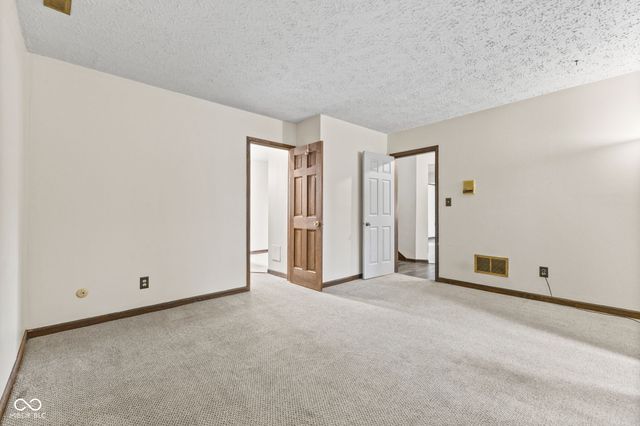 5974 Oak Hill West Drive, Plainfield, IN 46168