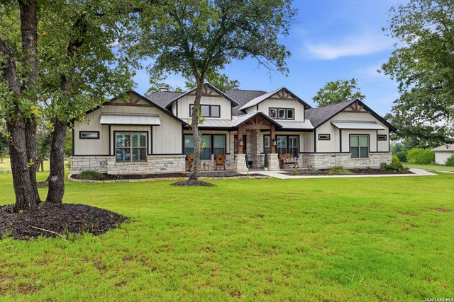 153 Crescent Ridge, Adkins, TX 78101