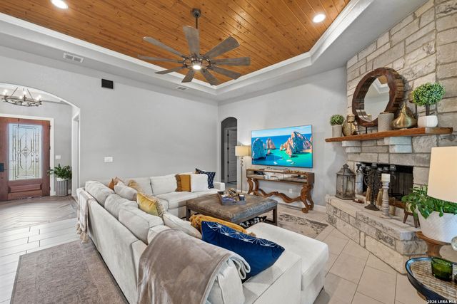 153 Crescent Ridge, Adkins, TX 78101