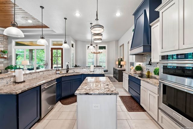 153 Crescent Ridge, Adkins, TX 78101