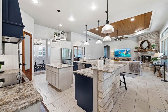 153 Crescent Ridge, Adkins, TX 78101