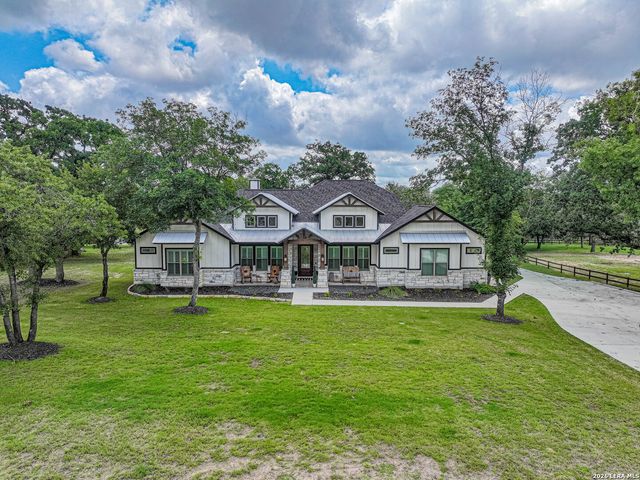 153 Crescent Ridge, Adkins, TX 78101