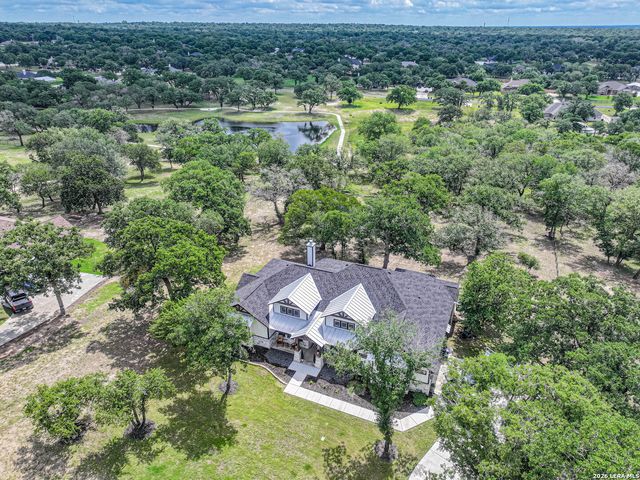 153 Crescent Ridge, Adkins, TX 78101