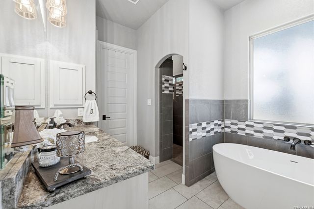 153 Crescent Ridge, Adkins, TX 78101