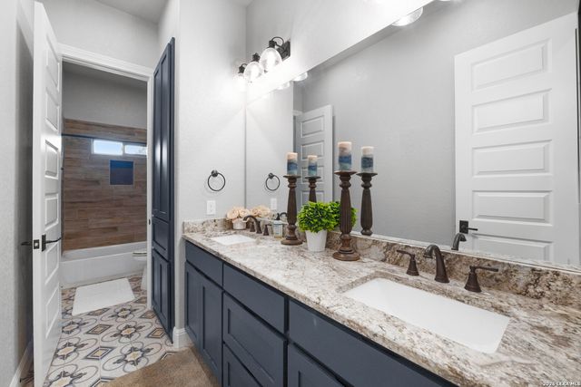 153 Crescent Ridge, Adkins, TX 78101