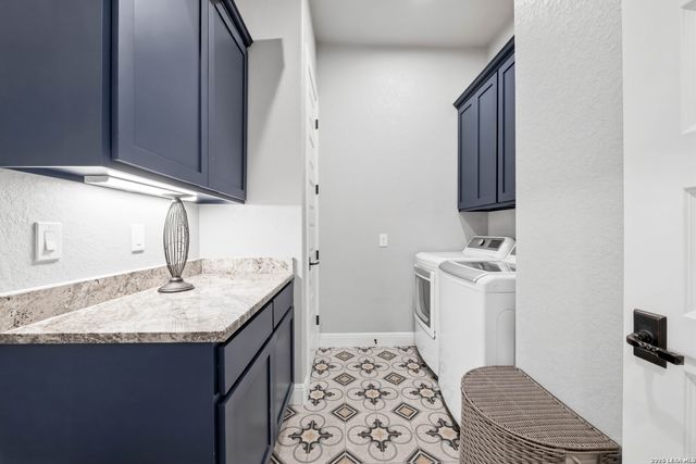 153 Crescent Ridge, Adkins, TX 78101
