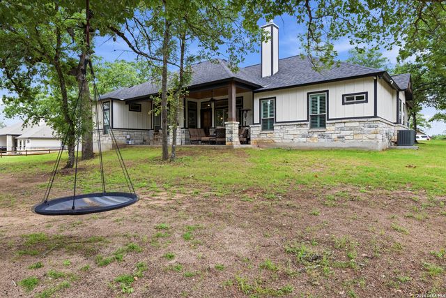 153 Crescent Ridge, Adkins, TX 78101