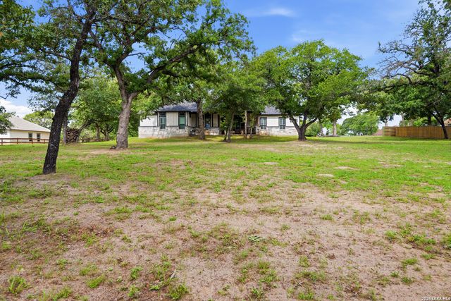 153 Crescent Ridge, Adkins, TX 78101