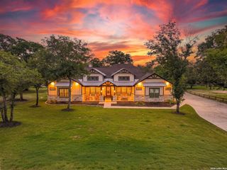 153 Crescent Ridge, Adkins, TX 78101