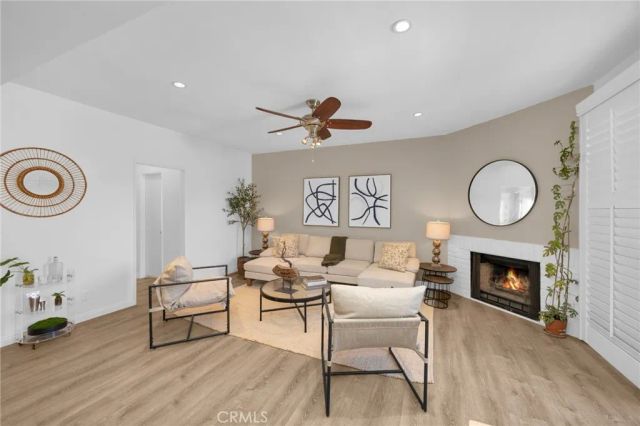 6540 Hayvenhurst Avenue 35, Lake Balboa, CA 91406