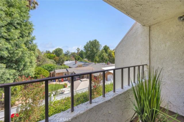 6540 Hayvenhurst Avenue 35, Lake Balboa, CA 91406