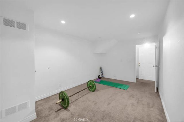 6540 Hayvenhurst Avenue 35, Lake Balboa, CA 91406