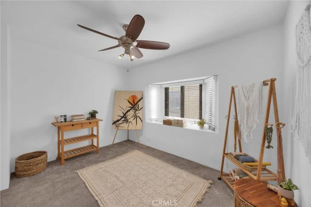 6540 Hayvenhurst Avenue 35, Lake Balboa, CA 91406