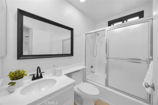 6540 Hayvenhurst Avenue 35, Lake Balboa, CA 91406