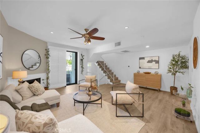 6540 Hayvenhurst Avenue 35, Lake Balboa, CA 91406