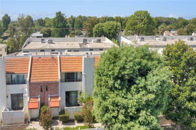 6540 Hayvenhurst Avenue 35, Lake Balboa, CA 91406