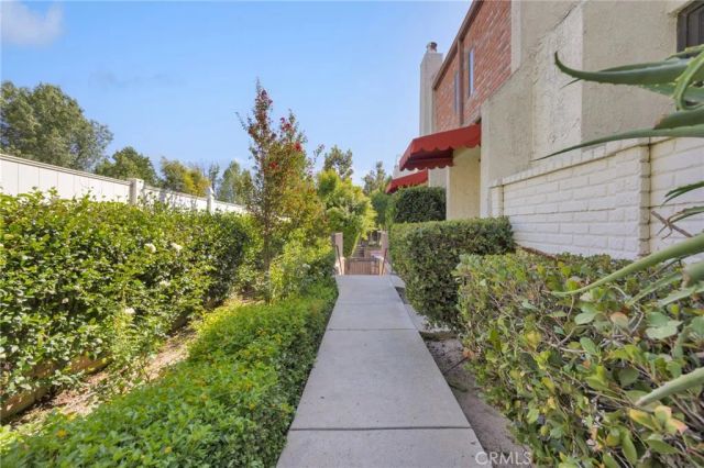 6540 Hayvenhurst Avenue 35, Lake Balboa, CA 91406