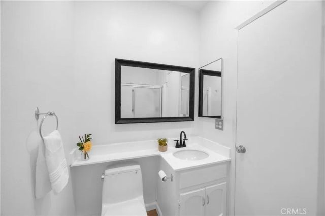 6540 Hayvenhurst Avenue 35, Lake Balboa, CA 91406