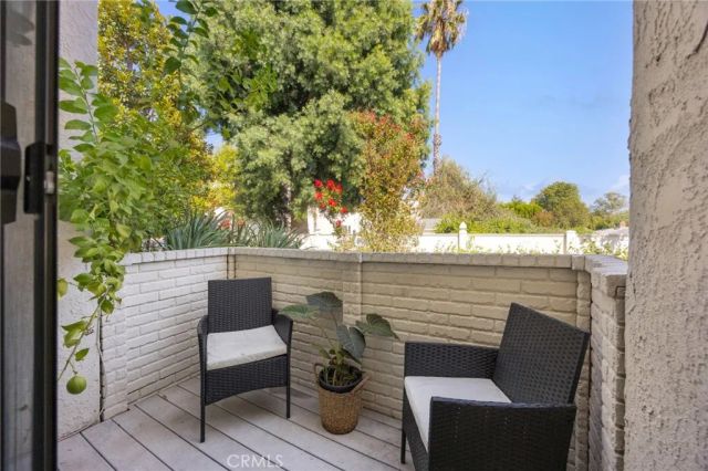 6540 Hayvenhurst Avenue 35, Lake Balboa, CA 91406