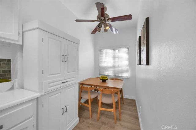6540 Hayvenhurst Avenue 35, Lake Balboa, CA 91406