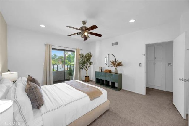 6540 Hayvenhurst Avenue 35, Lake Balboa, CA 91406