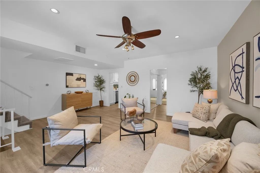 6540 Hayvenhurst Avenue 35, Lake Balboa, CA 91406