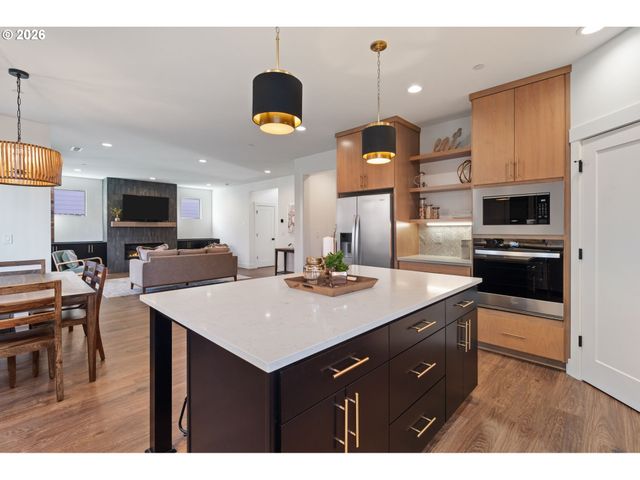 2308 E Dalmatian Dr, La Center, WA 98629