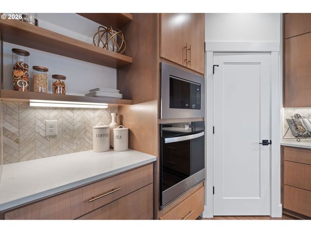 2308 E Dalmatian Dr, La Center, WA 98629