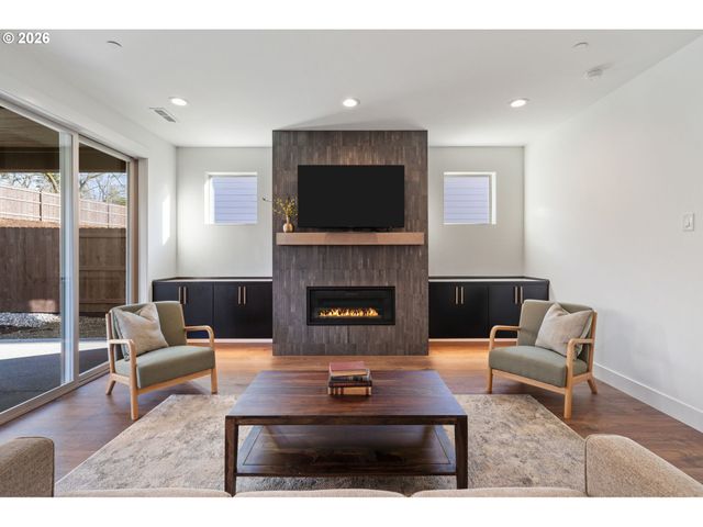 2308 E Dalmatian Dr, La Center, WA 98629