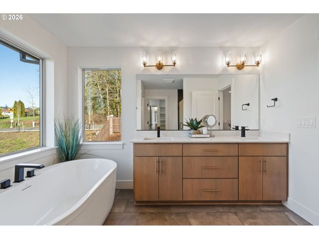 2308 E Dalmatian Dr, La Center, WA 98629