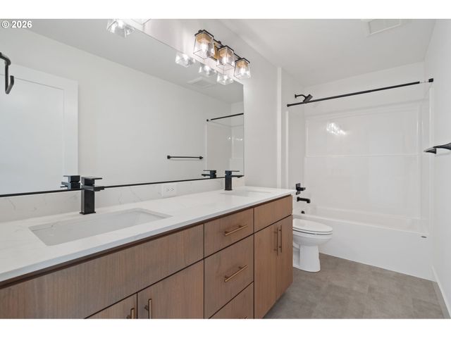 2308 E Dalmatian Dr, La Center, WA 98629