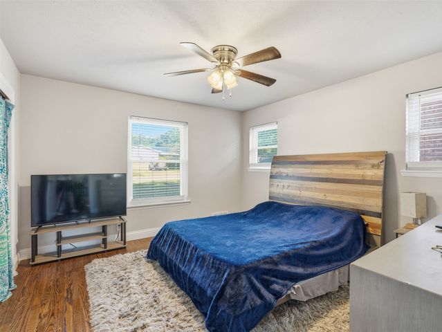 825 Lee Drive, Bedford, TX 76022