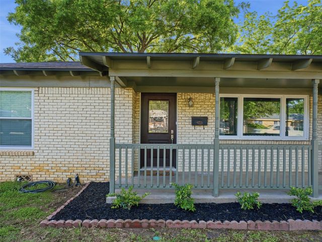 825 Lee Drive, Bedford, TX 76022