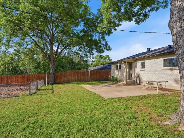 825 Lee Drive, Bedford, TX 76022
