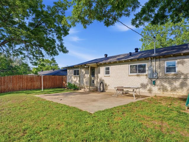 825 Lee Drive, Bedford, TX 76022