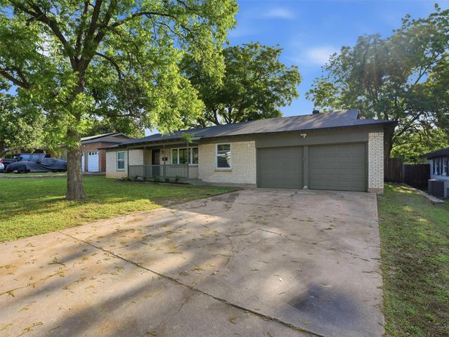 825 Lee Drive, Bedford, TX 76022