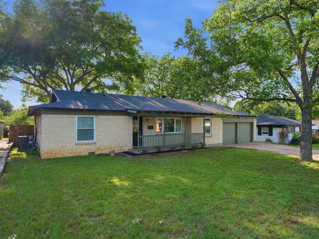 825 Lee Drive, Bedford, TX 76022