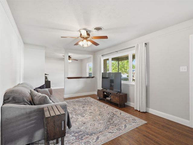 825 Lee Drive, Bedford, TX 76022